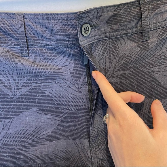 Goodfellow & Co Men's Hybrid Swim Shorts 9" Inseam Size 36 Leaf Print Dark Grey - Picture 3 of 10